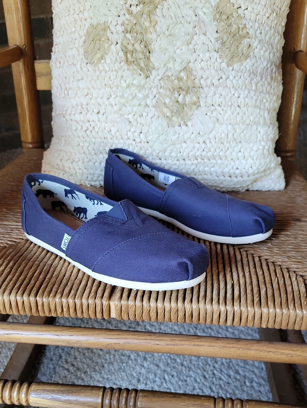 NWOT, Toms canvas loafers, navy blue, size 9